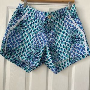 Lilly Pulitzer Blue and White Patterned Women Shorts